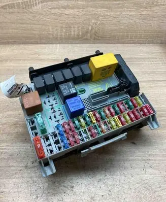 Opel Vectra B Fuse box set 09152787 90583459