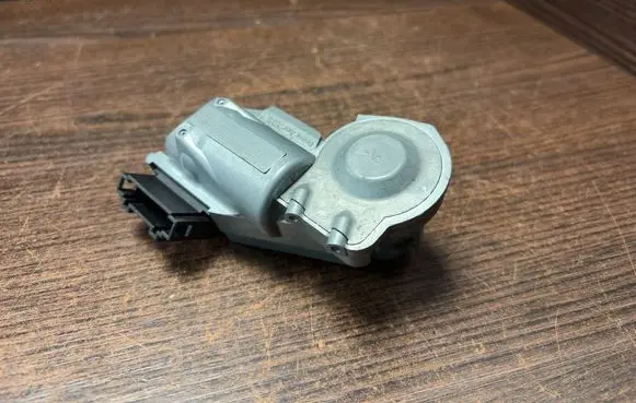 Mercedes-Benz Sprinter W906 Steering wheel lock A0375456132 0375456132