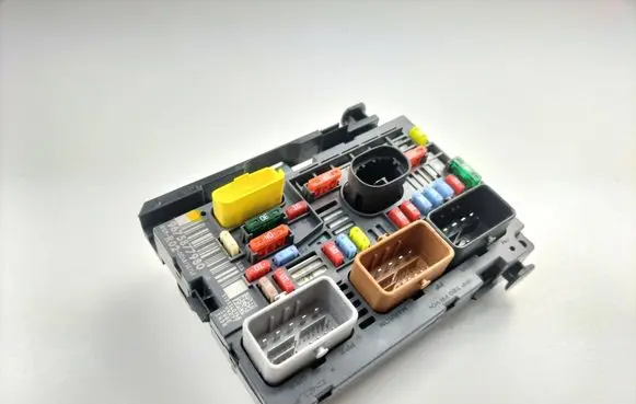 Citroen C4 Grand Picasso Fuse box set 9675877980