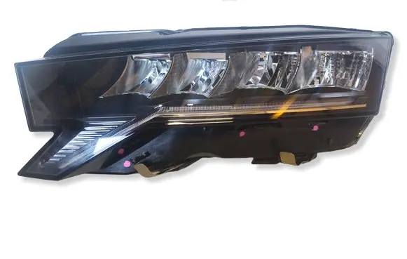 Skoda Octavia Mk4 Headlight/headlamp 0301134231AA 5E4941009 LE22A6497