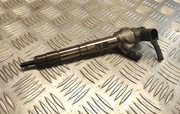 Volkswagen Golf VII Fuel injector 04L130277AE
