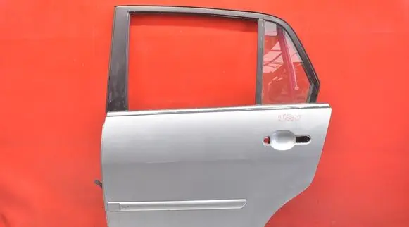 Nissan Tiida C11 Rear door