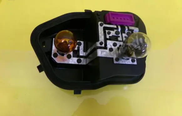 Renault Megane III Tail light bulb cover holder 89076149