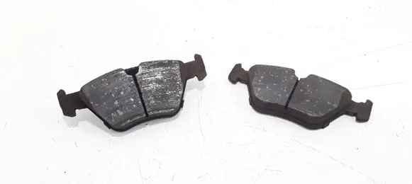 BMW 5 E39 Brake pads (front) 