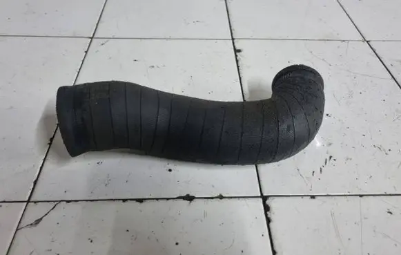 Volvo V70 Intercooler hose/pipe