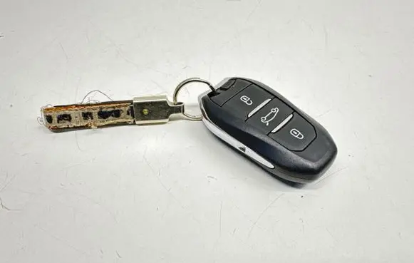 Citroen C4 II Picasso Ignition key/card 