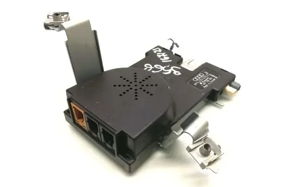 Audi A3 S3 8P Aerial antenna amplifier 8P4035225D 7617310103