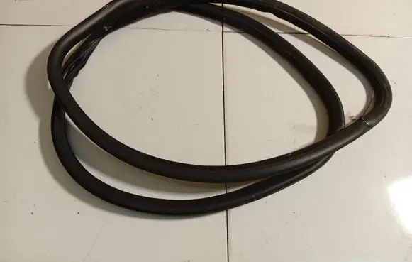 Volvo S80 Rubber seal front coupe door 