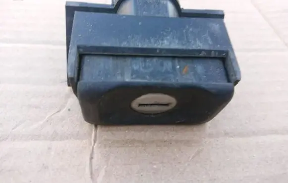 Volkswagen Golf II Tailgate exterior lock 