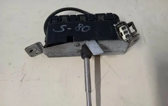 Volvo S80 Headlight wiper motor 8620954