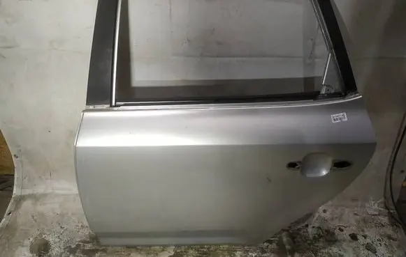 KIA Ceed Rear door pilkos