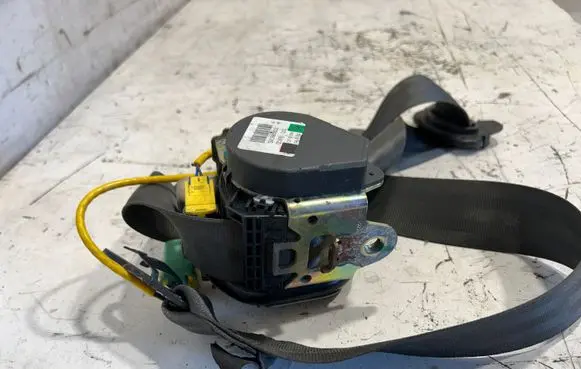 Volkswagen Touareg I Front seatbelt 560981601
