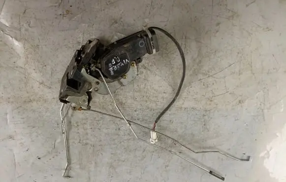 Suzuki Grand Vitara I Front door lock 930203