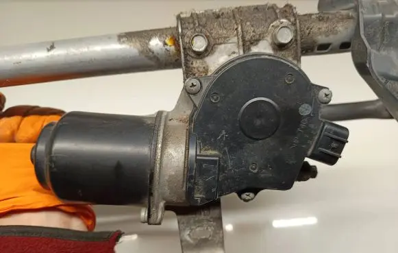 Subaru Outback Front wiper linkage and motor 86510AJ00D 1593003242