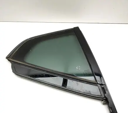 Volvo XC40 Rear side window 32244806