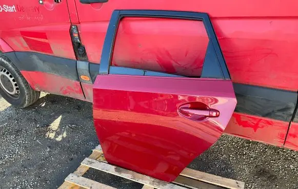 Toyota Auris E210 Rear door