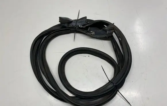 BMW 4 F32 F33 Rubber seal front coupe door 7297090