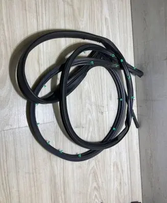 Nissan Juke II F16 Rubber seal rear door 828306PA0b