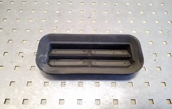 Volkswagen Phaeton Quarter panel pressure vent 3D0819465B