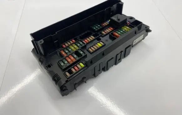 BMW 5 F10 F11 Fuse module 9234421