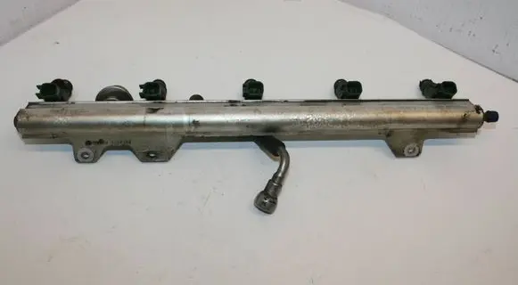 Volvo V70 Fuel main line pipe 9470229