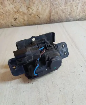 Loading door lock