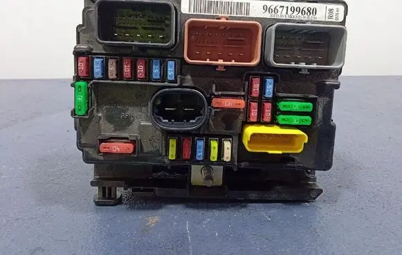 Peugeot 807 Fuse box set 9667199680