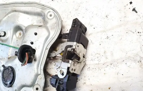 Fiat Stilo Front door lock