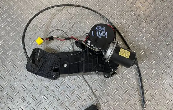 Mercedes-Benz Vito Viano W639 Sliding door motor A6398200142 117740 01050679002