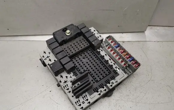 Volvo S60 Fuse module 8645410 8645411