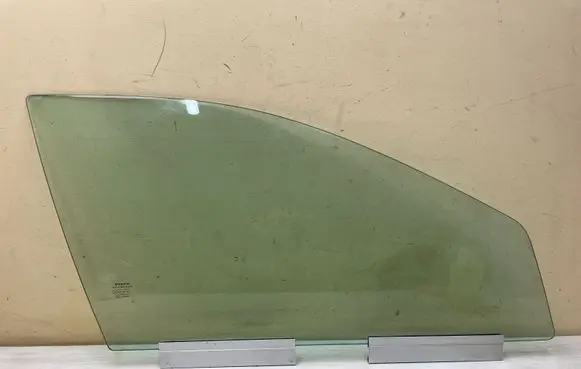 Volvo V70 Front door window glass four-door DOT57M53AS2