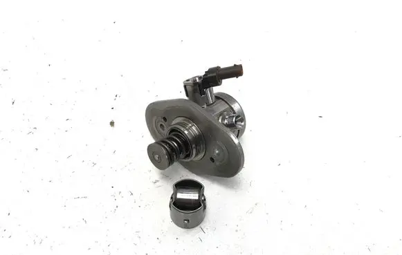 BMW 3 G20 G21 Fuel injection high pressure pump 8631642