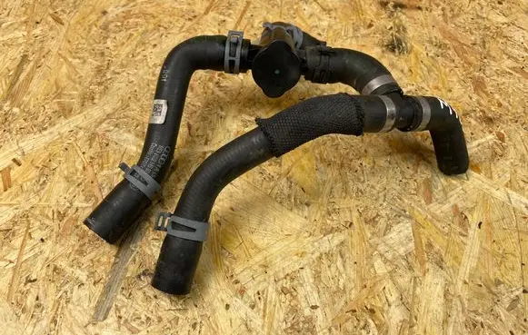 Engine coolant pipe/hose