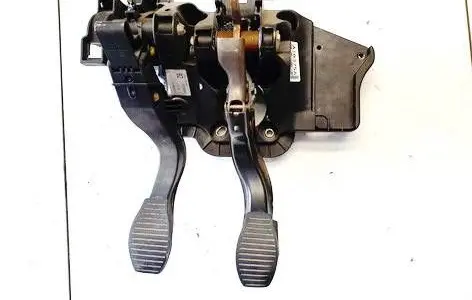Opel Corsa D Clutch pedal 55703354 21238