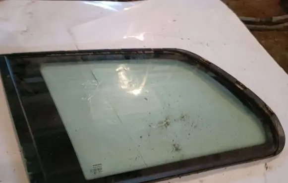 Volvo XC90 Rear side window E143R001582 DOT682M3240AS2