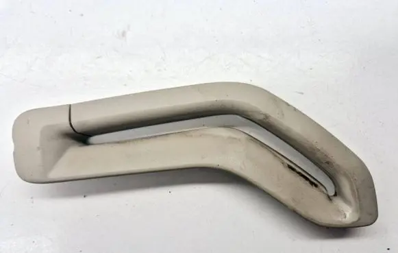 Volvo S60 Seat belt trim 