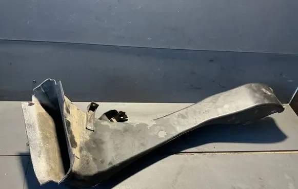 BMW 3 E46 Air intake duct part 13322247413