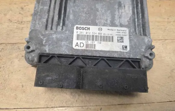 Opel Zafira B Engine control unit/module 0281012534