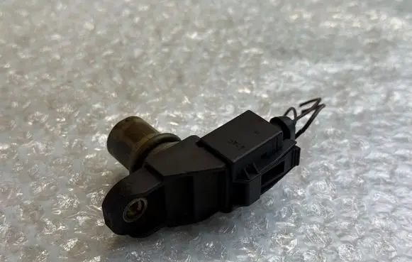 BMW 5 E39 Camshaft speed sensor 