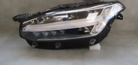 Volvo XC90 Headlight/headlamp 31655157