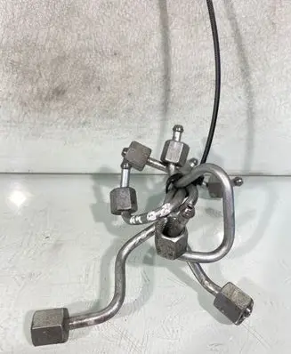Fuel injector supply line/pipe
