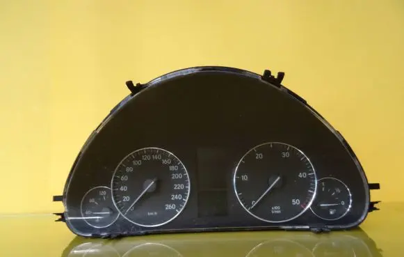 Mercedes-Benz C W203 Speedometer (instrument cluster) A2035404947