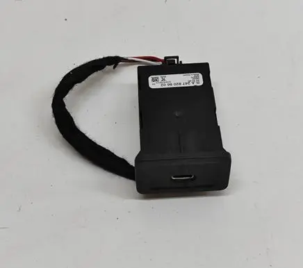 Mercedes-Benz CLA C118 X118 USB socket connector A2478208602