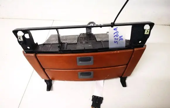 BMW 7 E65 E66 Glove box 8261060 31152-000a