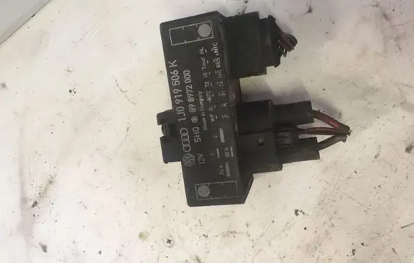 Audi A3 S3 8L Fan control module 1J0919506