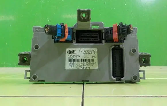 Alfa Romeo GT Fuse box set 501890110001