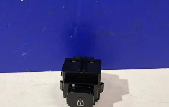 Polestar 2 Central locking switch button 32279487