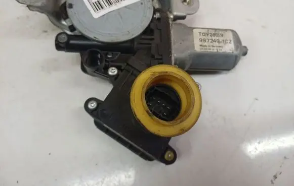 Toyota Corolla Verso AR10 Front door window regulator motor T0Y260WJJB