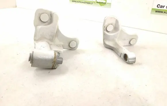 Mercedes-Benz GLK (X204) Front door upper hinge A2047201037