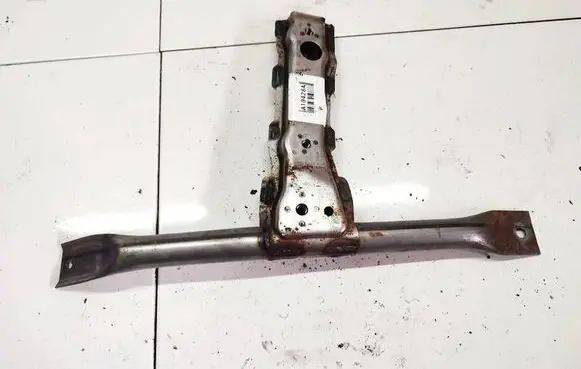 Hyundai Trajet Radiator mount bracket 